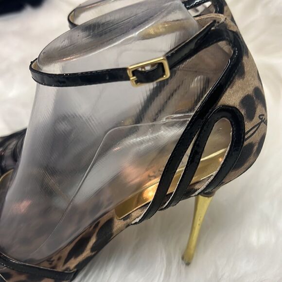 GUESS Leopard Print and Patent Leather Strappy Heels BIN 12 - Picture 4 of 9